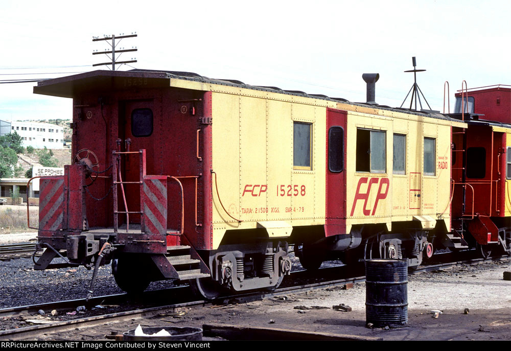 Ferrocarril del Pacifico bay window caboose FCP #15258